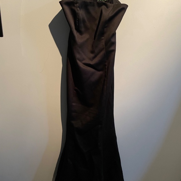 Super Classy black, long strapless gown - Picture 2 of 5